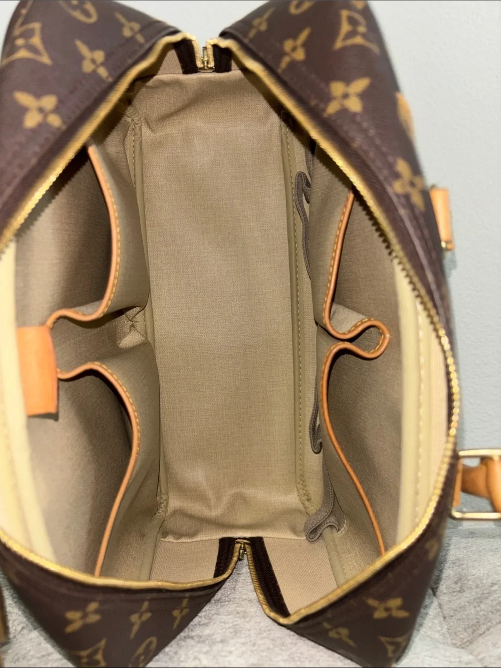 Louis Vuitton Deauville Monogram Canvas Duffel with Tan Trim w/ Lock & Key 323